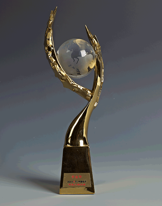 2004CCTV中国经济年度人物大奖奖杯.png